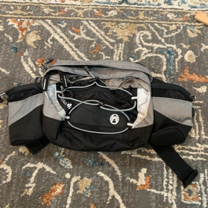 Coleman Revel 4 Silver & Black Fanny‎ Pack EUC